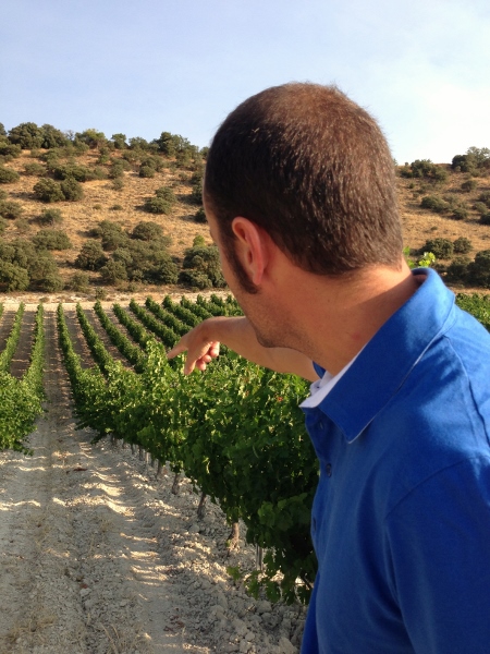 Jerôme_Bougnaud_en_viñedo_Quinta_Sardonia